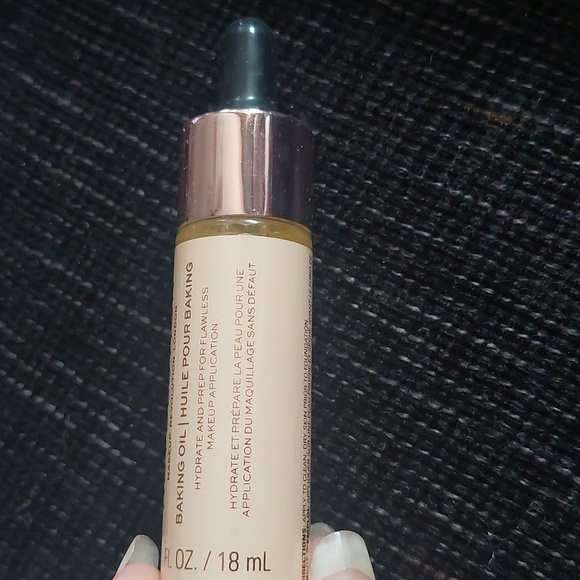 makeup revolution‎ baking oil - Picture 2 of 4